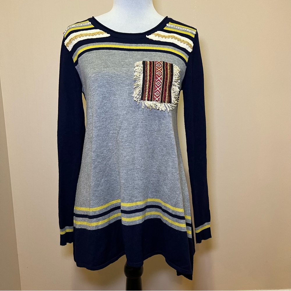 Young Threads Women's Long Sleeve Gray & Blue Sweater, Fringe Pocket. Size M